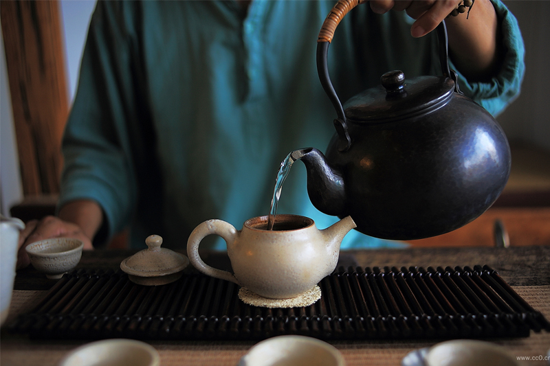 没几个人知道，这些茶壶泡茶的功效不一般